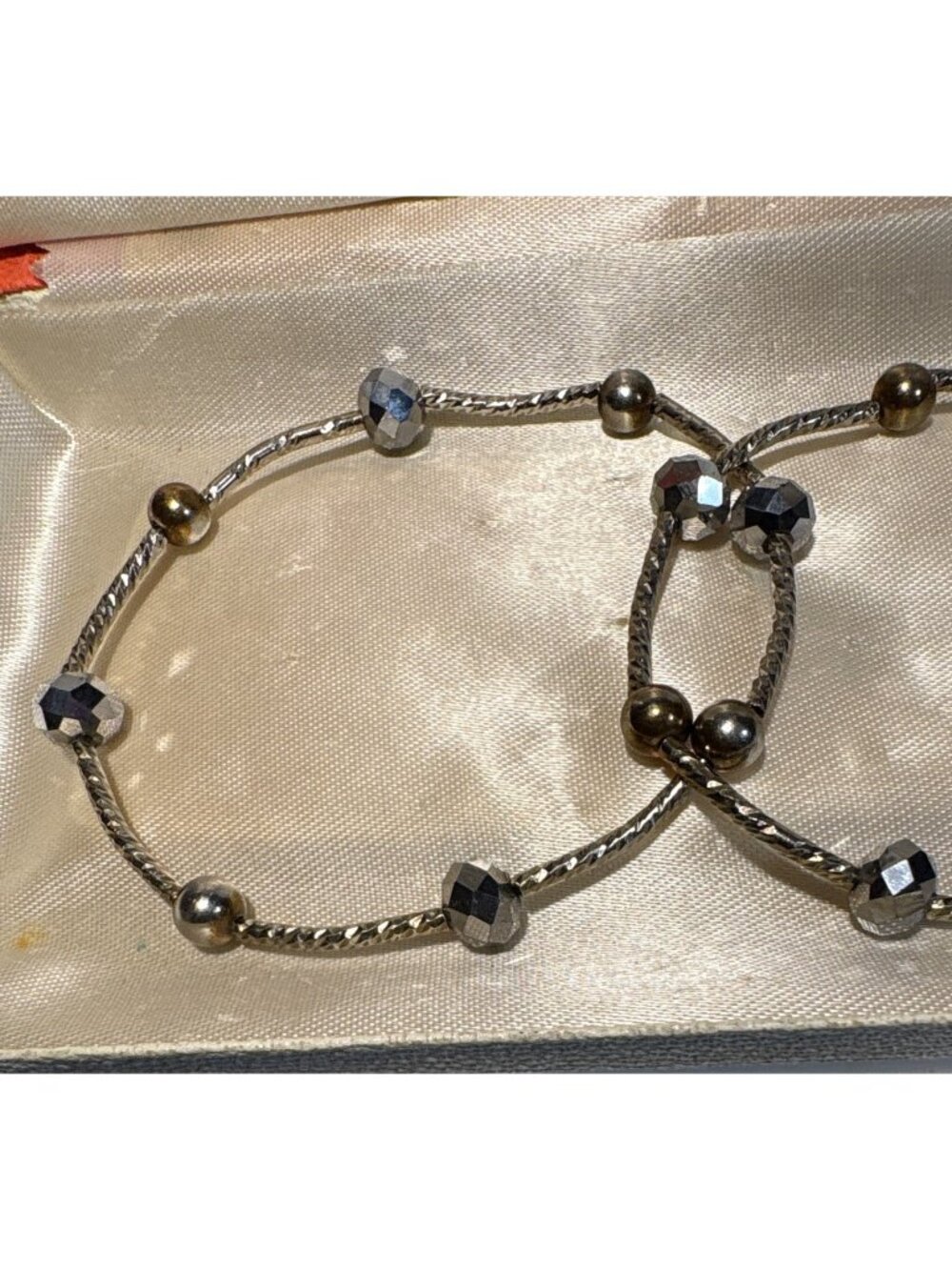 Vintage Hudsons Bay Company Beaded Silver Tone Bracelets Set In Original Box - Picture 2 of 9